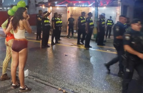 GCM dispersa bloco sem autorização com gás lacrimogêneo e spray de pimenta no Butantã, Zona Oeste de SP