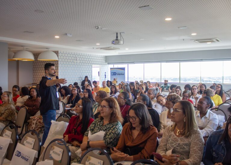 Coleção sobre sustentabilidade chega à rede municipal de Lauro de Freitas para fortalecer a consciência ambiental dos estudantes