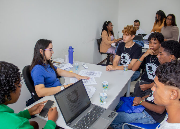 Prefeitura de Lauro de Freitas amplia diálogo com associações e grêmios estudantis