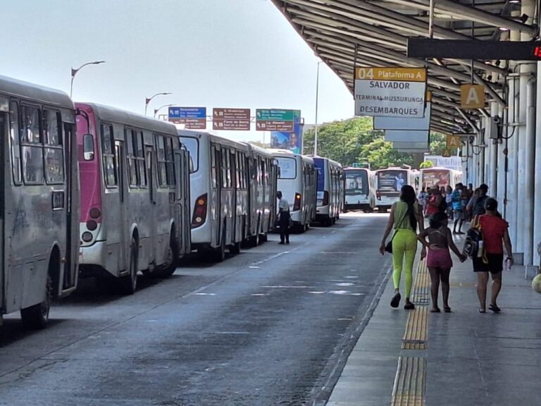Lauro de Freitas garante transporte público gratuito durante todo o domingo e acompanha operação dos ônibus