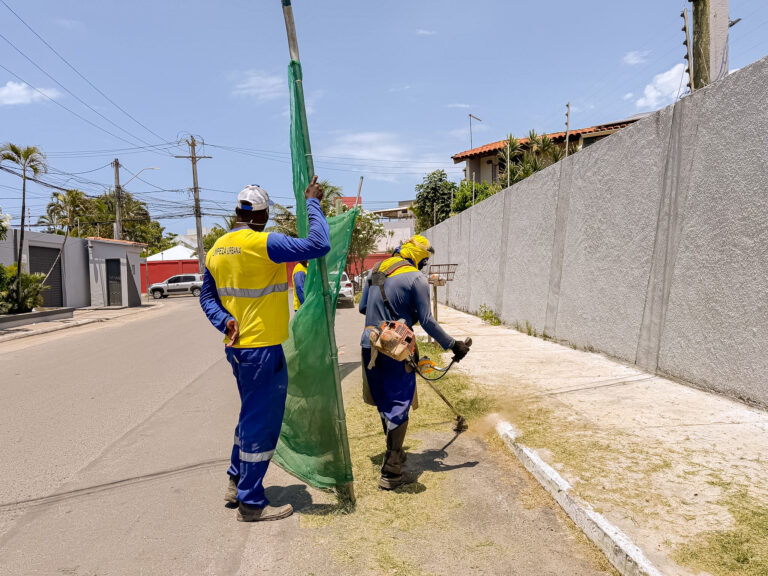 Prefeitura realiza mutirão de limpeza no bairro de Ipitanga
